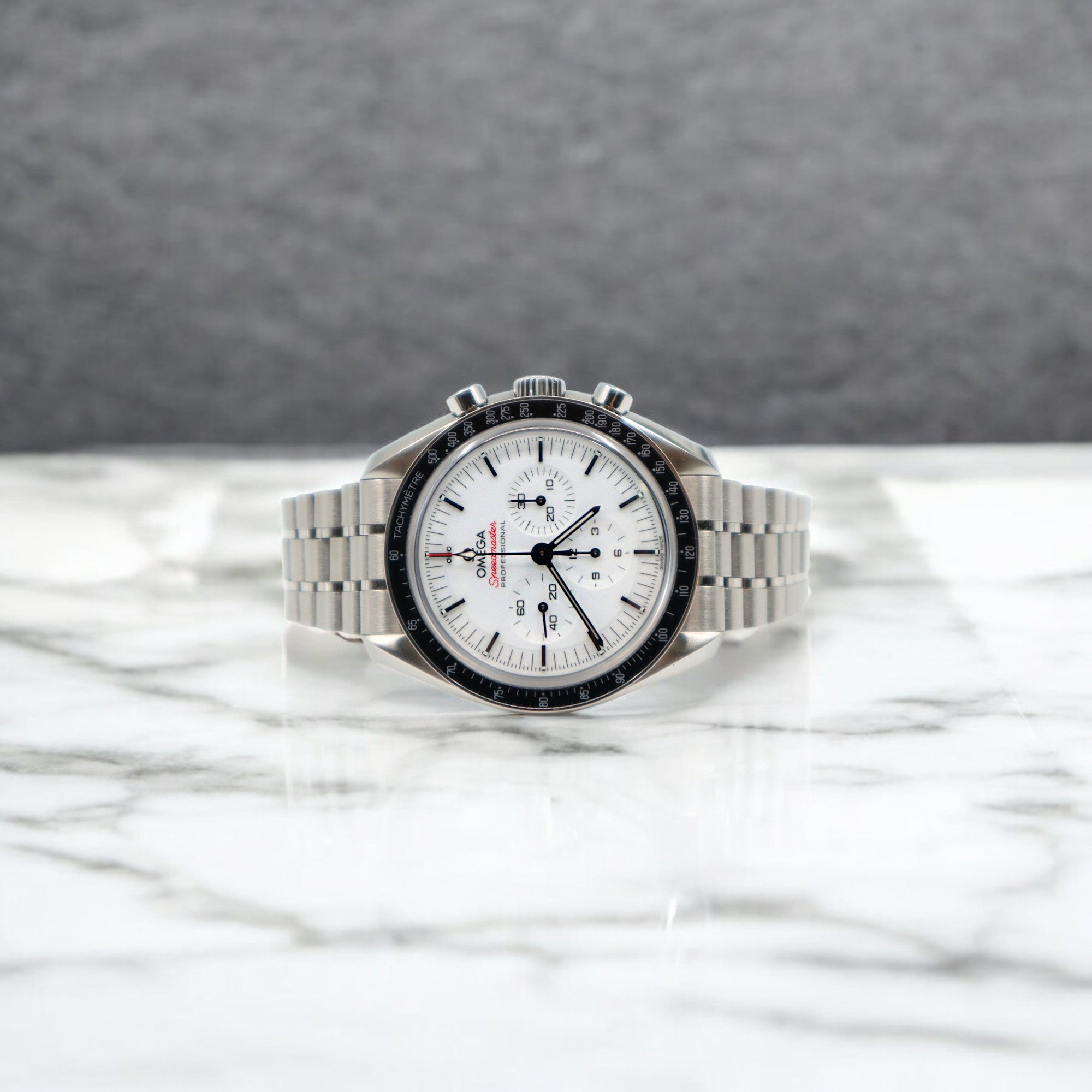 Omega - Speedmaster - White Dial - 31030425004001